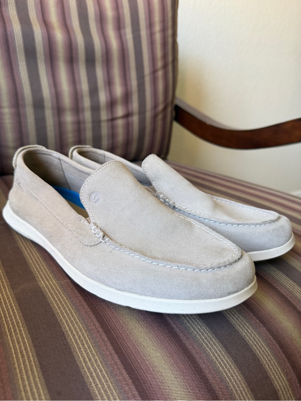 Men's Clarks Flex away Slip-On Suede Loafers in Light Gray/sand beige